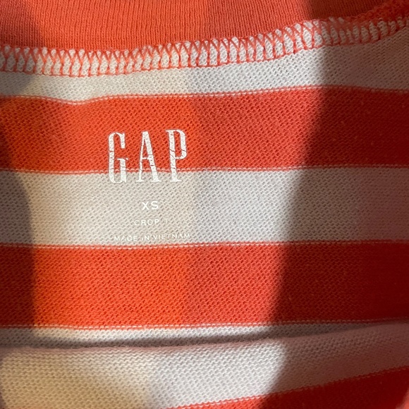 GAP Red/White Stripe Crop T - Picture 2 of 2